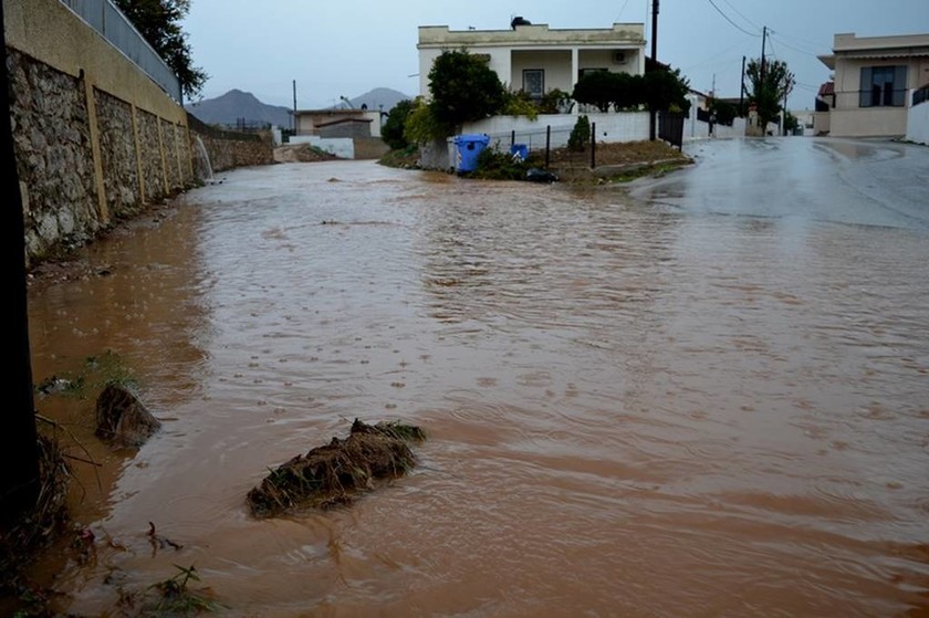 Στο έλεος της κακοκαιρίας το Ναύπλιο: Πλημμύρες και καταστροφές από τη νεροποντή