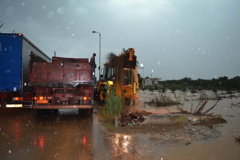 Καιρός: Η «Ευρυδίκη» σφυροκοπά την Ελλάδα - Πλημμύρες και καταστροφές σε Σύμη και Αργολίδα