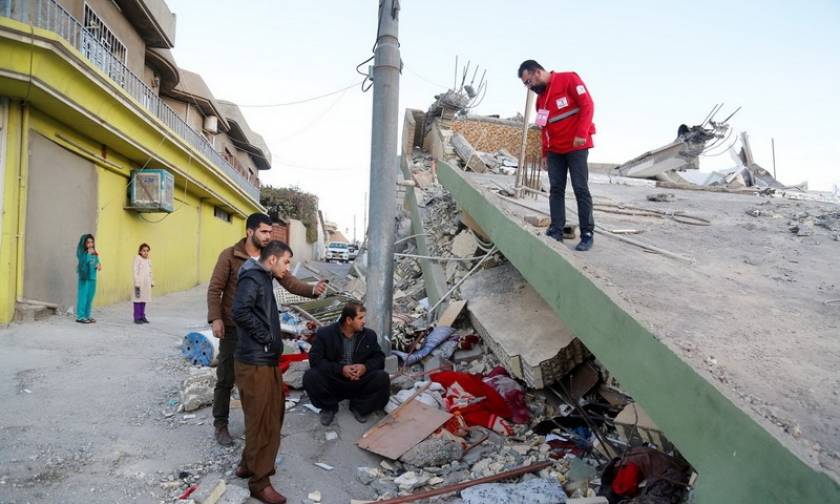 Σεισμός Ιράν-Ιράκ: Ανασύρουν συνεχώς νεκρούς από τα συντρίμμια - Χιλιάδες οι τραυματίες (vids)