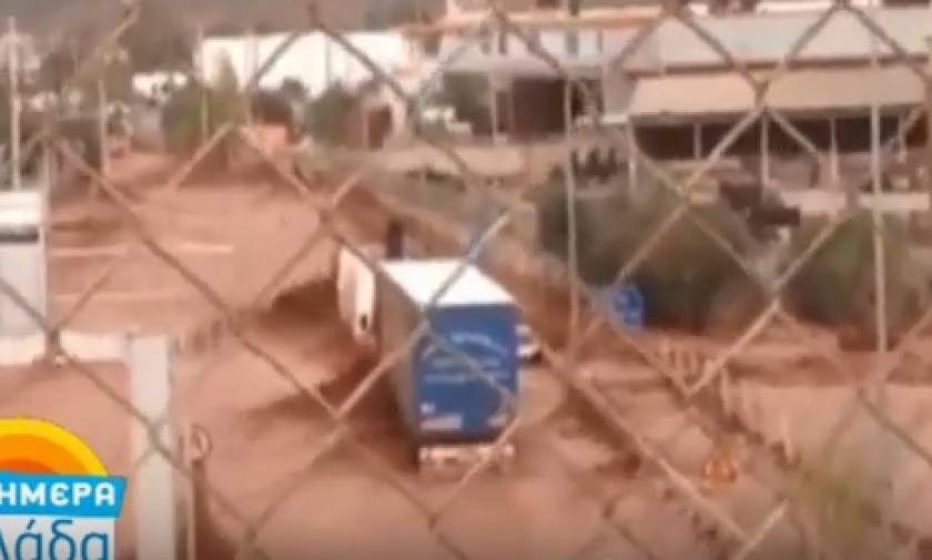Βίντεο - σοκ από τη Νέα Πέραμο: Οδηγοί ανέβηκαν σε φορτηγά για να σωθούν από τον χείμαρρο