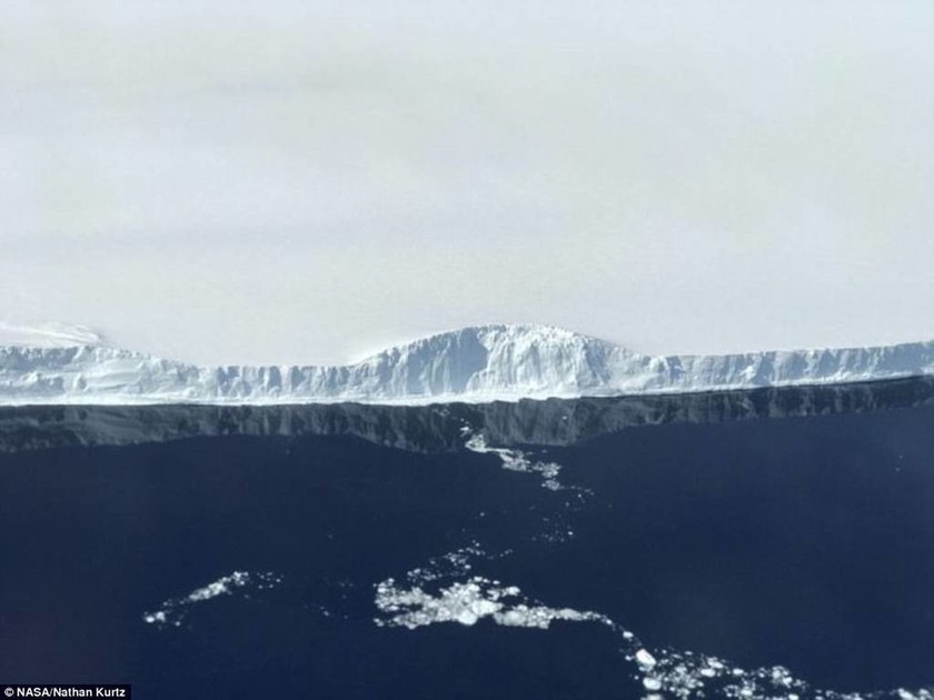 Εντυπωσιακές εικόνες από το γιγάντιο παγόβουνο που αποκολλήθηκε στην Ανταρκτική