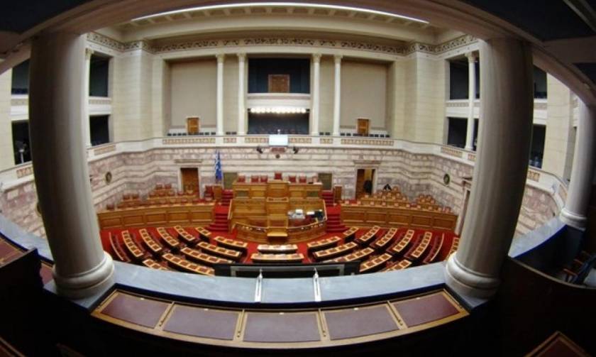 Βουλή: Εγκρίθηκε το νομοσχέδιο για τη διανομή του κοινωνικού μερίσματος