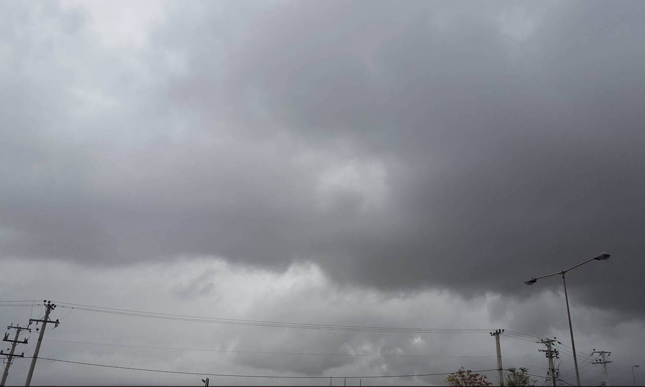 Καιρός ΤΩΡΑ: Η κακοκαιρία «κύκλωσε» την Αττική - Ισχυρές βροχές και καταιγίδες
