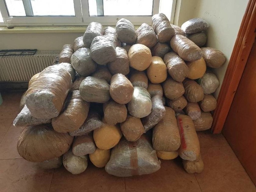 Ιωάννινα: «Μπλόκο» σε 20χρονο με 142 κιλά κάνναβης στην Αετόπετρα (pics)