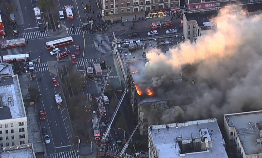 Συναγερμός στη Νέα Υόρκη: Στις φλόγες εξαώροφο κτίριο (pics+vids)