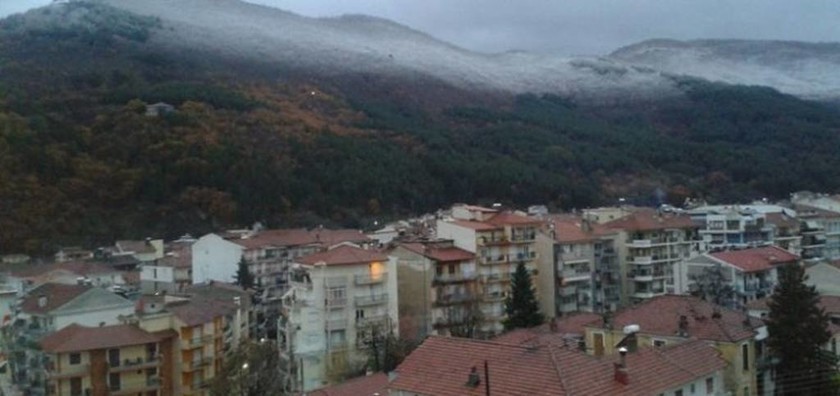 Καιρός: Χιονίζει ΤΩΡΑ στην Πάρνηθα - Δείτε LIVE εικόνα