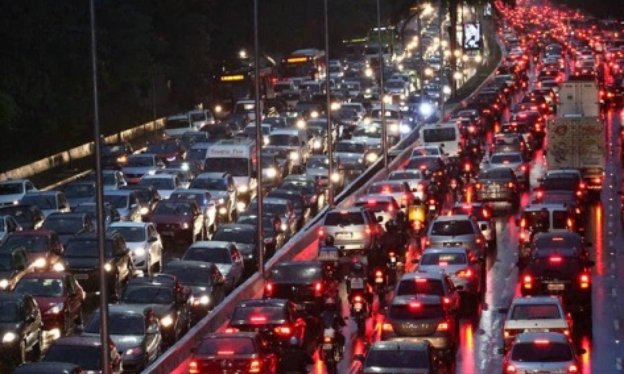 ΤΩΡΑ: Κυκλοφοριακό χάος στην Αθήνα – Ποιους δρόμους να αποφύγετε (Χάρτης)