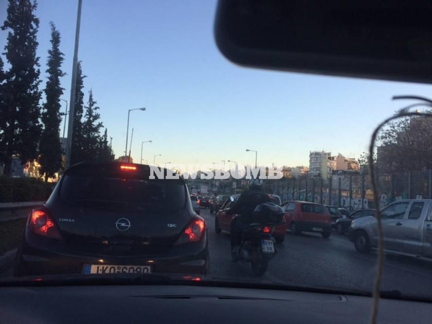 ΕΚΤΑΚΤΟ: Καραμπόλα τριών αυτοκινήτων στην Εθνική Οδό Αθηνών - Λαμίας - Ουρές χιλιομέτρων (pics)