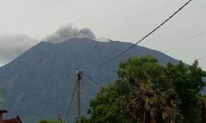 Συναγερμός στο Μπαλί λόγω του ηφαιστείου