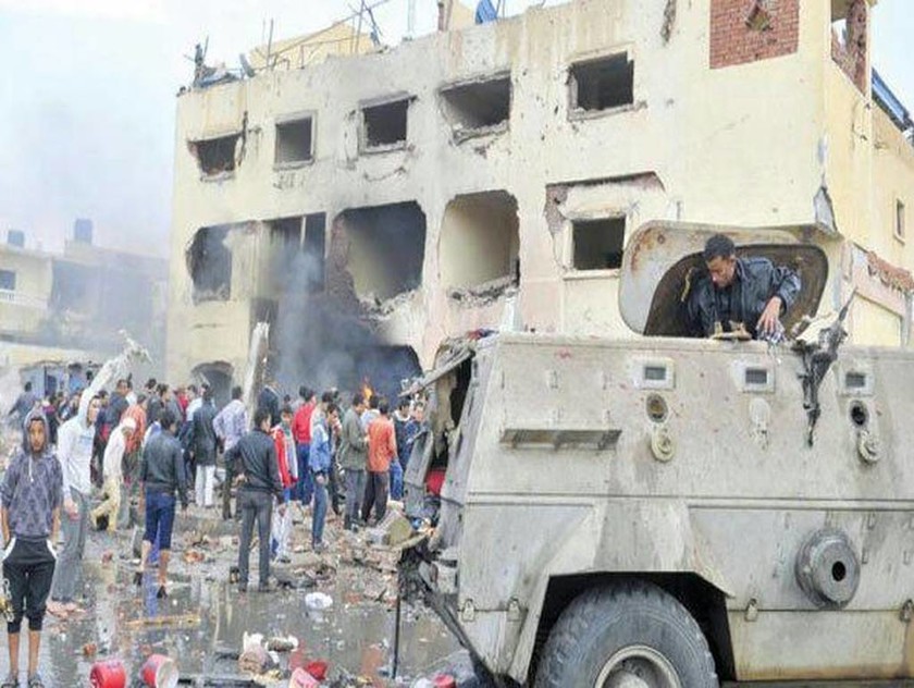 Αίγυπτος: «Λουτρό αίματος» από έκρηξη σε τέμενος – Φόβοι για πάνω από 54 νεκρούς