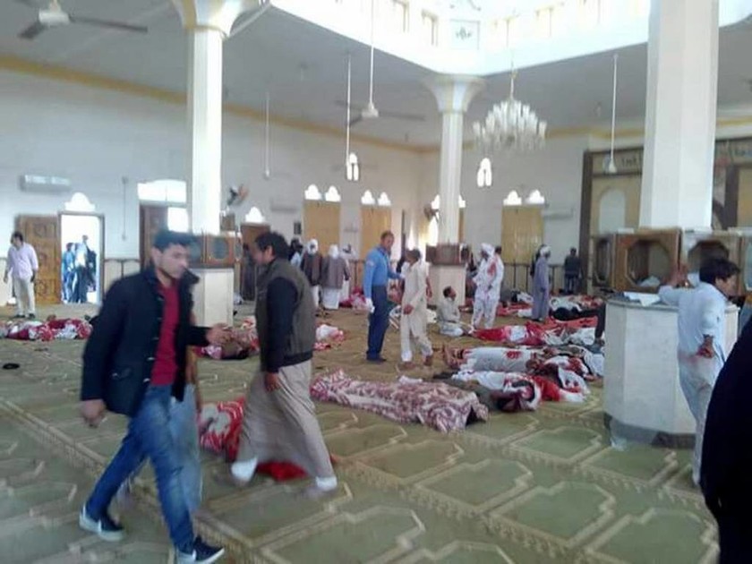 «Μάτωσε» η Αίγυπτος: Εκατόμβη νεκρών από διπλή τρομοκρατική επίθεση (ΠΡΟΣΟΧΗ! ΣΚΛΗΡΕΣ ΕΙΚΟΝΕΣ)