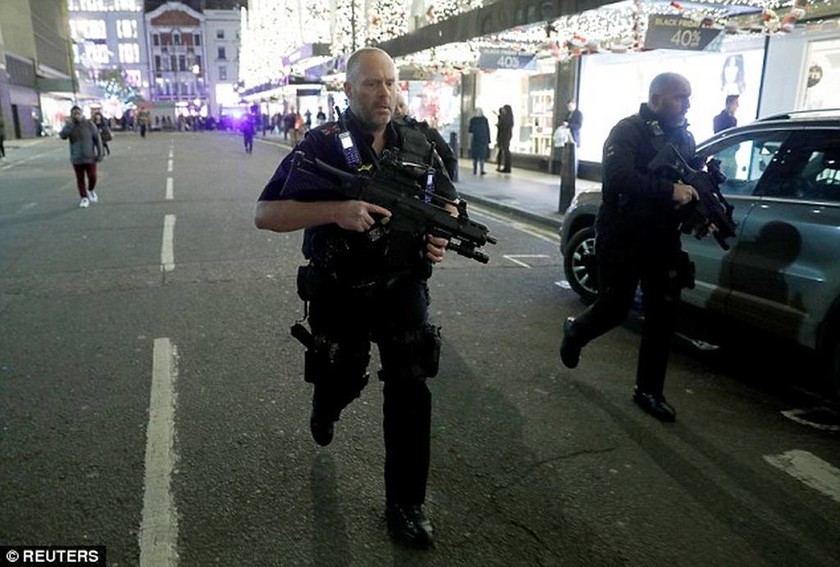 Συναγερμός Λονδίνο: Εκκενώθηκε ο σταθμός Oxford Circus - Μαρτυρίες για πυροβολισμούς - LIVE εικόνα