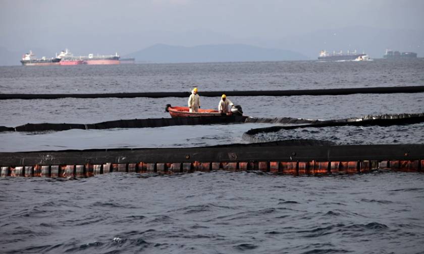 Operation begins to remove sunken oil tanker from Salamina