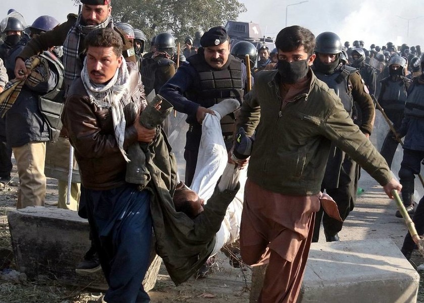 Εκτός ελέγχου η κατάσταση στο Πακιστάν – Ο στρατός βγήκε στους δρόμους του Ισλαμαμπάντ (Pics+Vid)