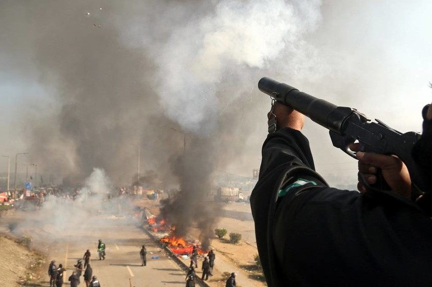 Εκτός ελέγχου η κατάσταση στο Πακιστάν: Συνεχίζονται οι αιματηρές διαδηλώσεις - Έξι νεκροί (Pics) 