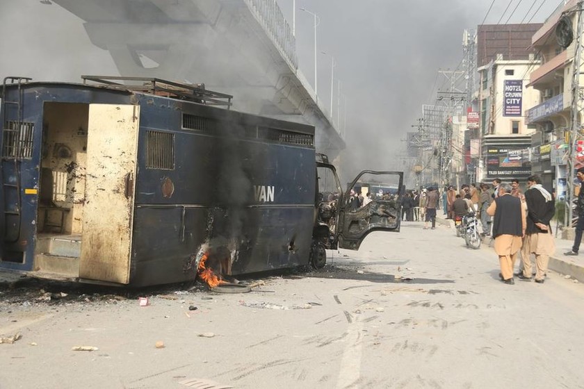 Εκτός ελέγχου η κατάσταση στο Πακιστάν: Συνεχίζονται οι αιματηρές διαδηλώσεις - Έξι νεκροί (Pics) 