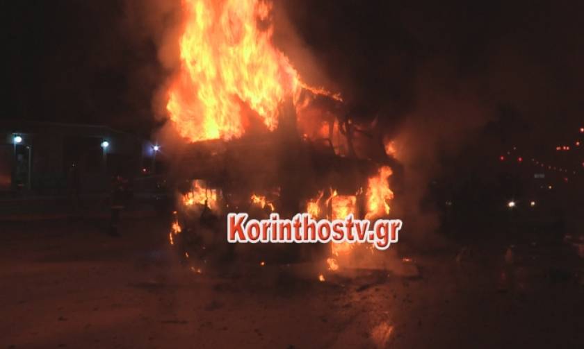 Λεωφορείο με 22 επιβαίνοντες πήρε φωτιά στην Εθνική Οδό Αθηνών - Κορίνθου (pics+vids)