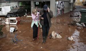Πλημμύρες Μάνδρα: Τρέμουν τη βροχή οι κάτοικοι – Πόνος και απόγνωση στις λάσπες