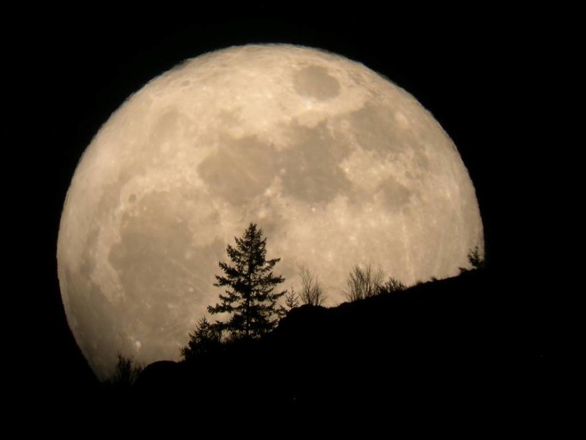Ετοιμαστείτε για τη σούπερ Σελήνη – Το φαινόμενο που δεν πρέπει να χάσετε!