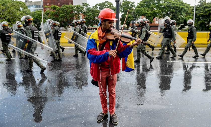 Το «χαός» στη Βενεζουέλα ωθεί κυβέρνηση και αντιπολίτευση σε ιστορικές διαπραγματεύσεις (Pics)