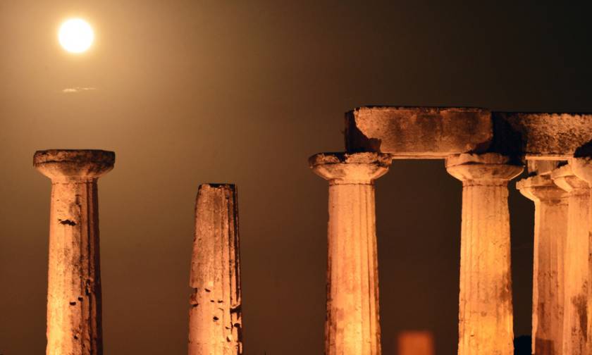 Έχει πανσέληνο απόψε κι είν’ ωραία… Μαγικές εικόνες από τη Σούπερ Σελήνη