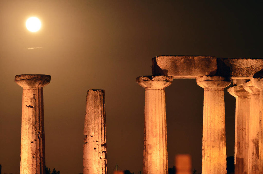 Έχει πανσέληνο απόψε κι είν’ ωραία… Μαγικές εικόνες από τη Σούπερ Σελήνη 