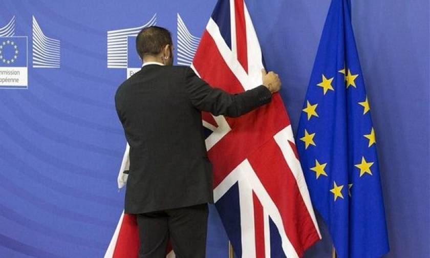 Συμφωνία μεταξύ Βρετανίας-ΕΕ να μην υπάρξει «σκληρό σύνορο» σε Ιρλανδία και Β. Ιρλανδία