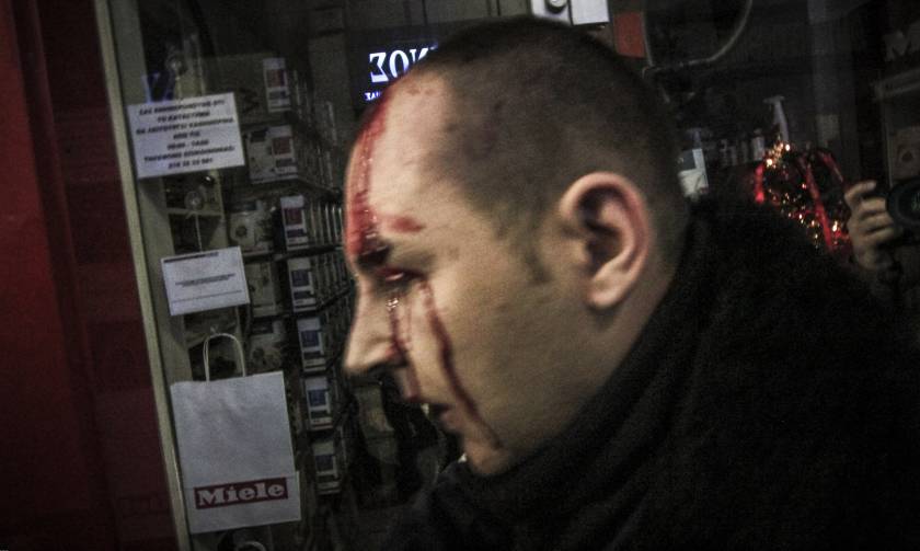 Εισβολή του ΠΑΜΕ στο υπουργείο Εργασίας - Τραυματίστηκαν διαδηλωτές και αστυνομικός