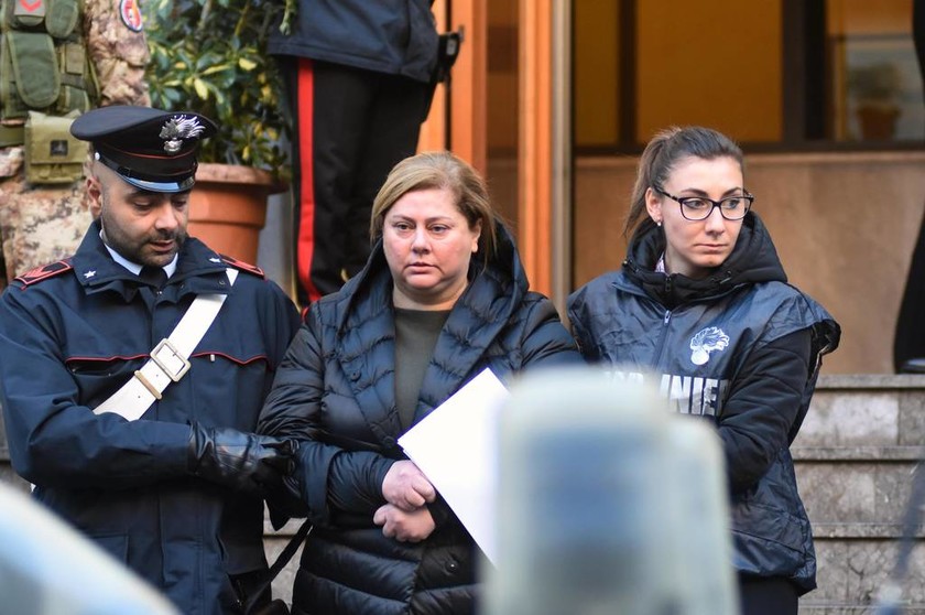 Οι καραμπινιέροι ανοίγουν «πόλεμο» με τη Μαφία στην Ιταλία - Συνελήφθη η "Νονά" της Κόζα Νόστρα