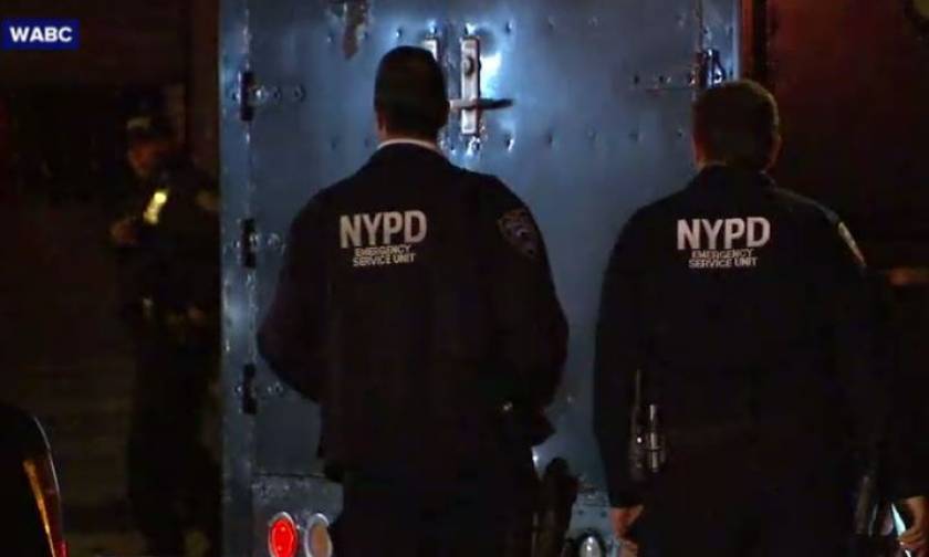 Συναγερμός στη Νέα Υόρκη: Αστυνομικοί πυροβόλησαν και σκότωσαν άνδρα με ματσέτα (vids)