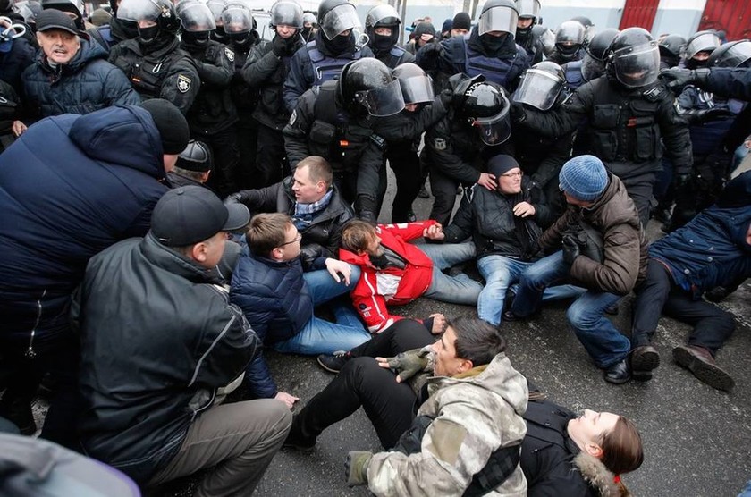 Πολιτική ένταση στην Ουκρανία: Διορία 24 ωρών στον Σαακασβίλι να παραδοθεί ειδάλλως... (Pics)