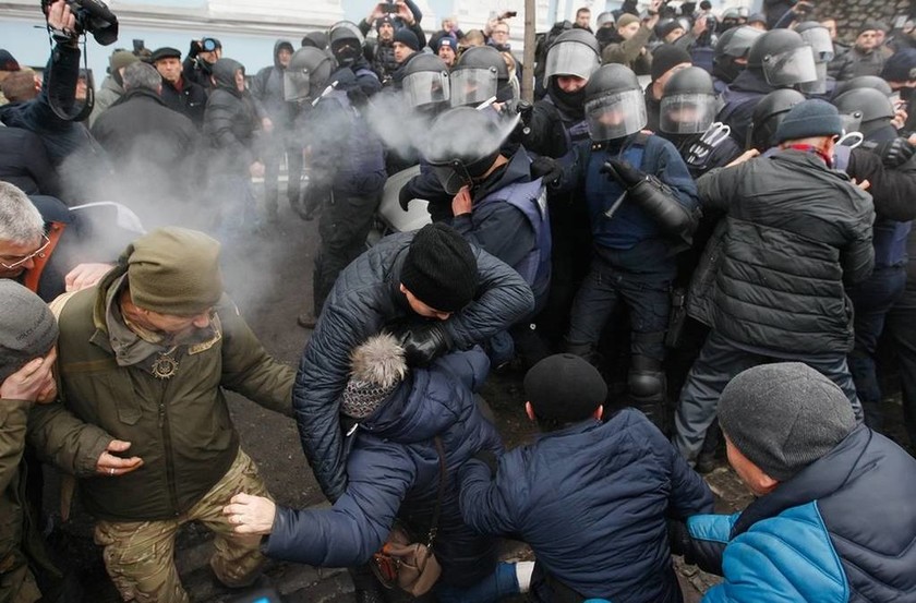 Πολιτική ένταση στην Ουκρανία: Διορία 24 ωρών στον Σαακασβίλι να παραδοθεί ειδάλλως... (Pics)