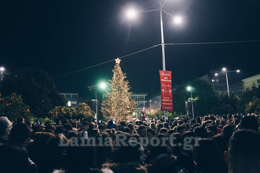 Χριστούγεννα 2017: Η Λαμία στόλισε το χριστουγεννιάτικο δέντρο της