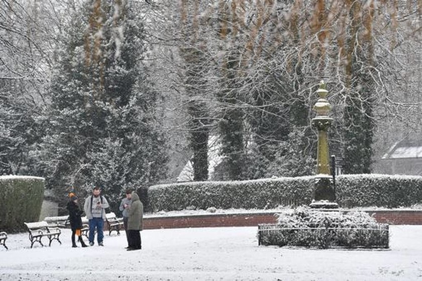 Θάφτηκε στο χιόνι η Βρετανία: Σφοδρές χιονοπτώσεις σε όλη τη χώρα (pics)