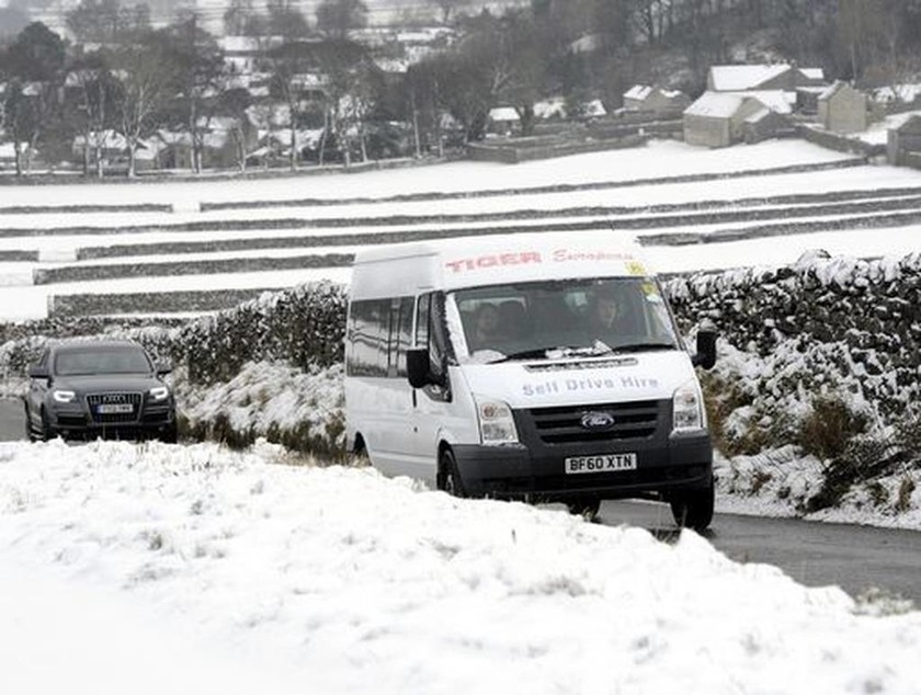 Θάφτηκε στο χιόνι η Βρετανία: Σφοδρές χιονοπτώσεις σε όλη τη χώρα (pics)