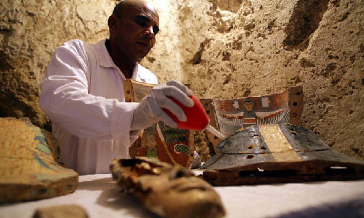 Σπουδαία ανακάλυψη στην Αίγυπτο: Βρήκαν μούμια 3.500 ετών! (vid)