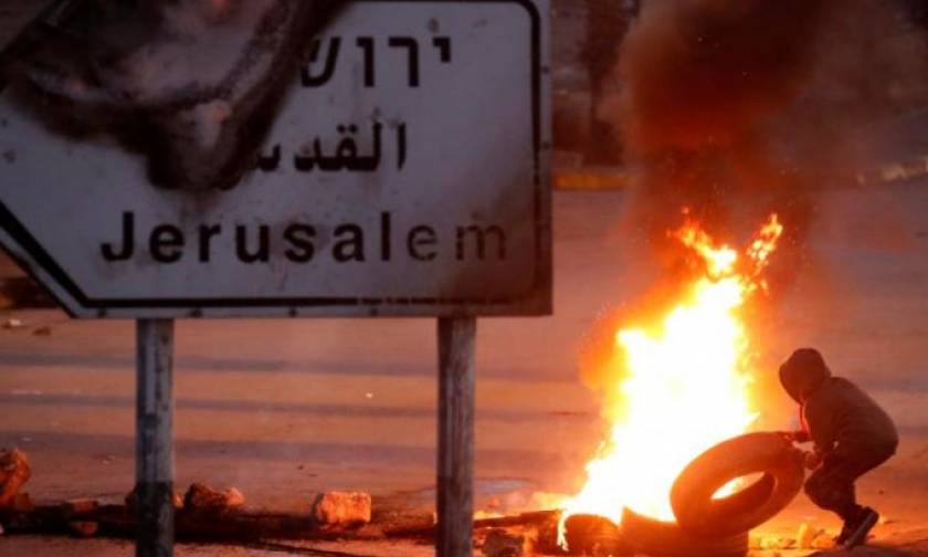 «Φλέγεται» η Ιερουσαλήμ: Συγκρούσεις Ισραηλινών και Παλαιστινίων - Εκατοντάδες τραυματίες