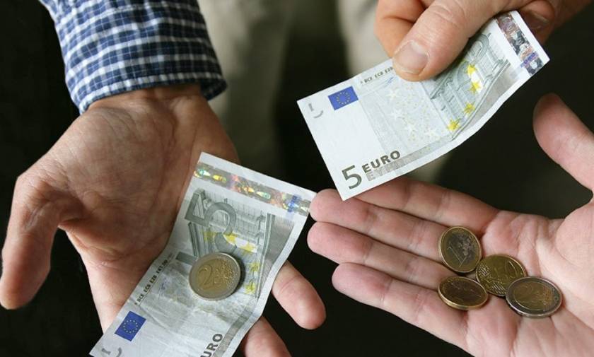 Δεν πίστευε στα μάτια του: Έχασε το κοινωνικό μέρισμα για μόλις ένα ευρώ (photo)
