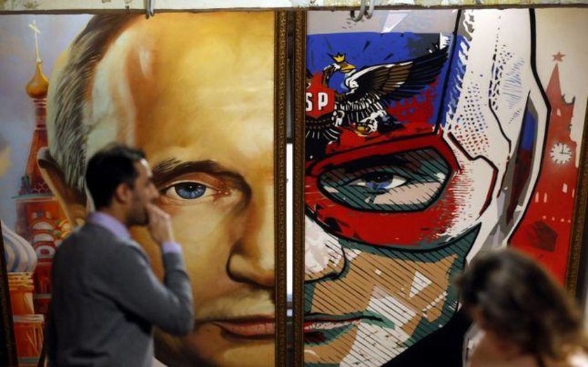 «Σούπερ Πούτιν»: Τα δεκάδες πρόσωπα του Ρώσου Προέδρου σε έκθεση μουσείου (Pics+Vids)