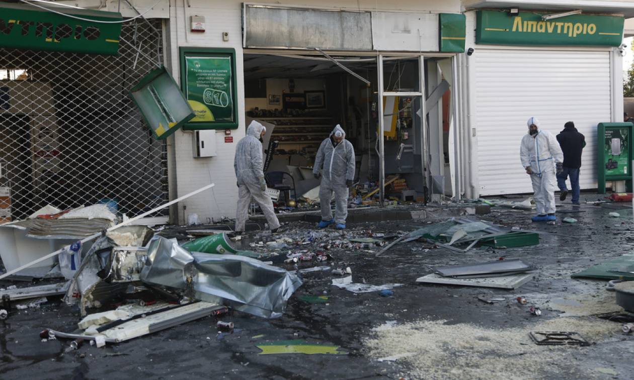 Έκρηξη σε βενζινάδικο στην Ανάβυσσο - «Ήταν βόμβα» καταγγέλλει ο ιδιοκτήτης