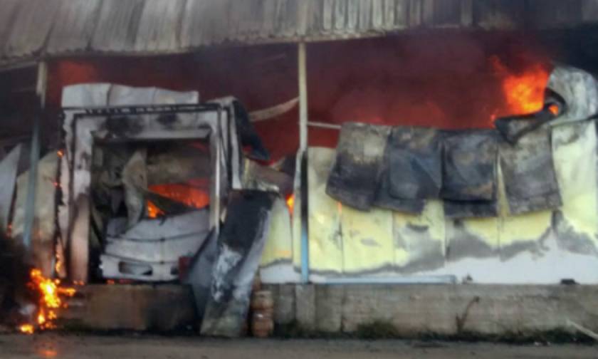 Επί ποδός η Πυροσβεστική: Έκρηξη φιαλών προπανίου σε τυροκομείο στο Άργος (pics)