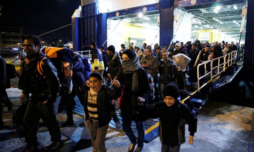 Στον Πειραιά αναμένονται 344 πρόσφυγες και μετανάστες από τη Μυτιλήνη