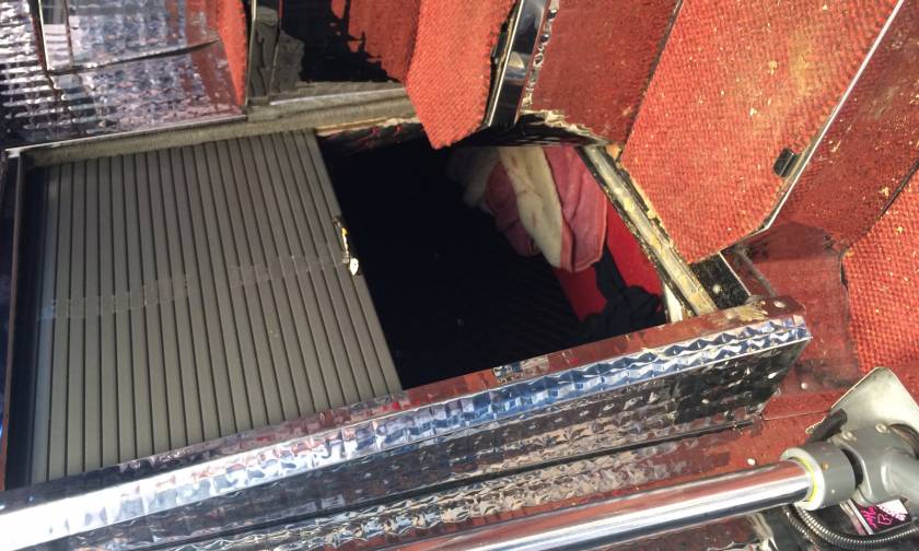 Κομοτηνή: Έκρυψαν έξι μετανάστες στο κάτω μέρος λεωφορείου (pics)