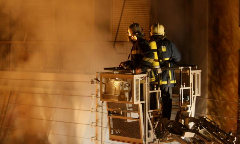 Φωτιά ΤΩΡΑ: Μεγάλη πυρκαγιά σε κτήριο στο κέντρο της Αθήνας