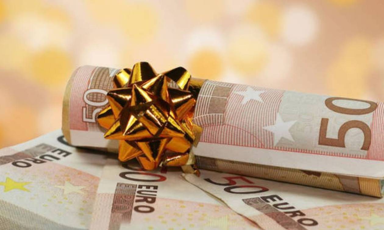 Δώρο Χριστουγέννων 2017: Πλησιάζει η ημέρα καταβολής του – Δείτε με ένα ΚΛΙΚ πόσα χρήματα θα πάρετε