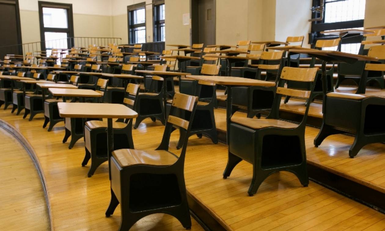 Παντρεμένη καθηγήτρια κατηγορείται ότι έκανε σεξ με μαθητή της μέσα στην τάξη