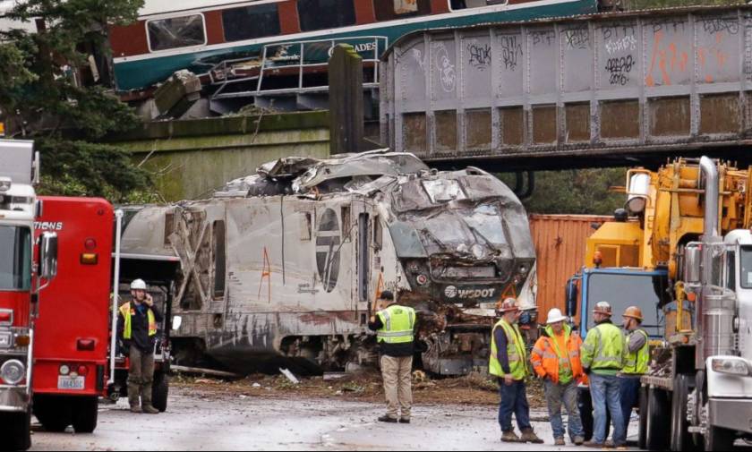 ΗΠΑ: Τα σενάρια που εξετάζουν οι Αρχές για τη σιδηροδρομική τραγωδία - Τρεις νεκροί (pics+vid)