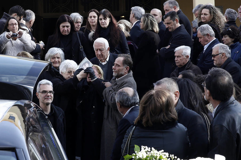Θρήνος στην κηδεία του δημοσιογράφου Βασίλη Μπεσκένη - Συγκλόνισε ο Άδωνις Γεωργιάδης (pics)