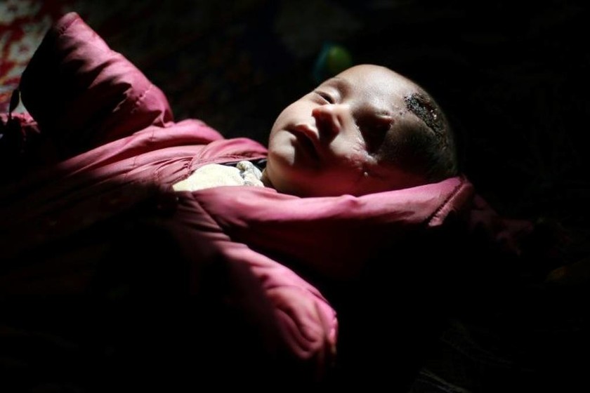 «Η εικόνα του με στoιχειώνει»: Συγκλονίζει το διαδίκτυο η φωτογραφία του μικρού Σύρου 