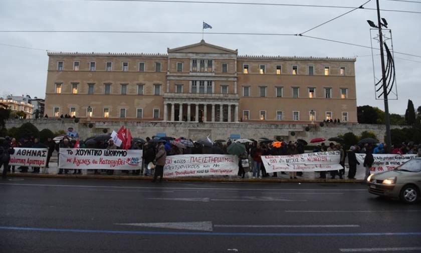 Σε εξέλιξη πορεία του ΠΑΜΕ στο κέντρο της Αθήνας